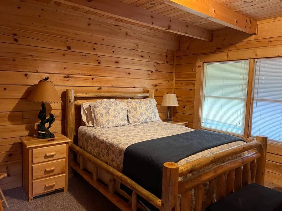 Peace By The Lake Sevierville Exterior photo