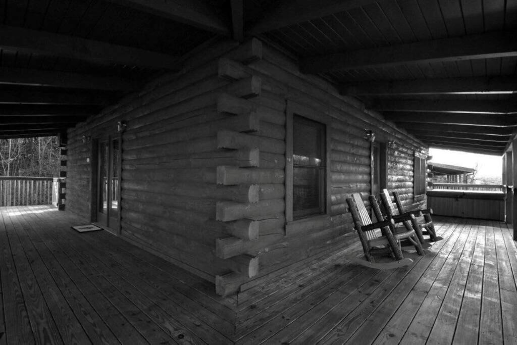 Peace By The Lake Sevierville Exterior photo